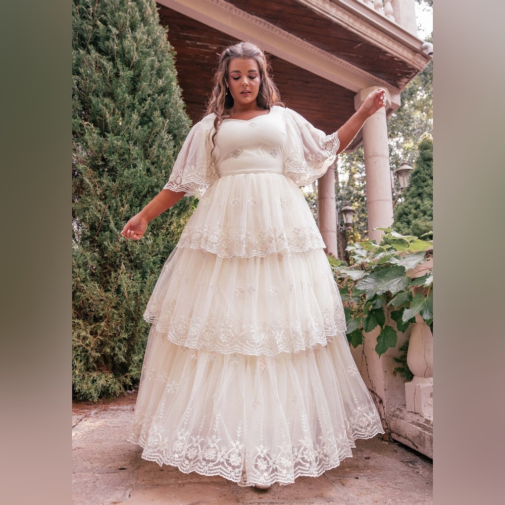 Stunning Jessakae Snowflake dress